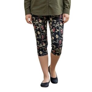 Reitmans Dark Floral Capri Pants size 5